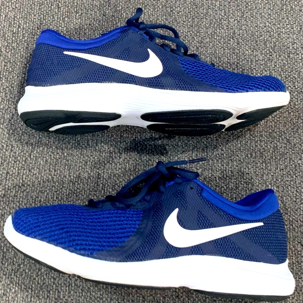 Nike Mens Sneaker Size 8.5
